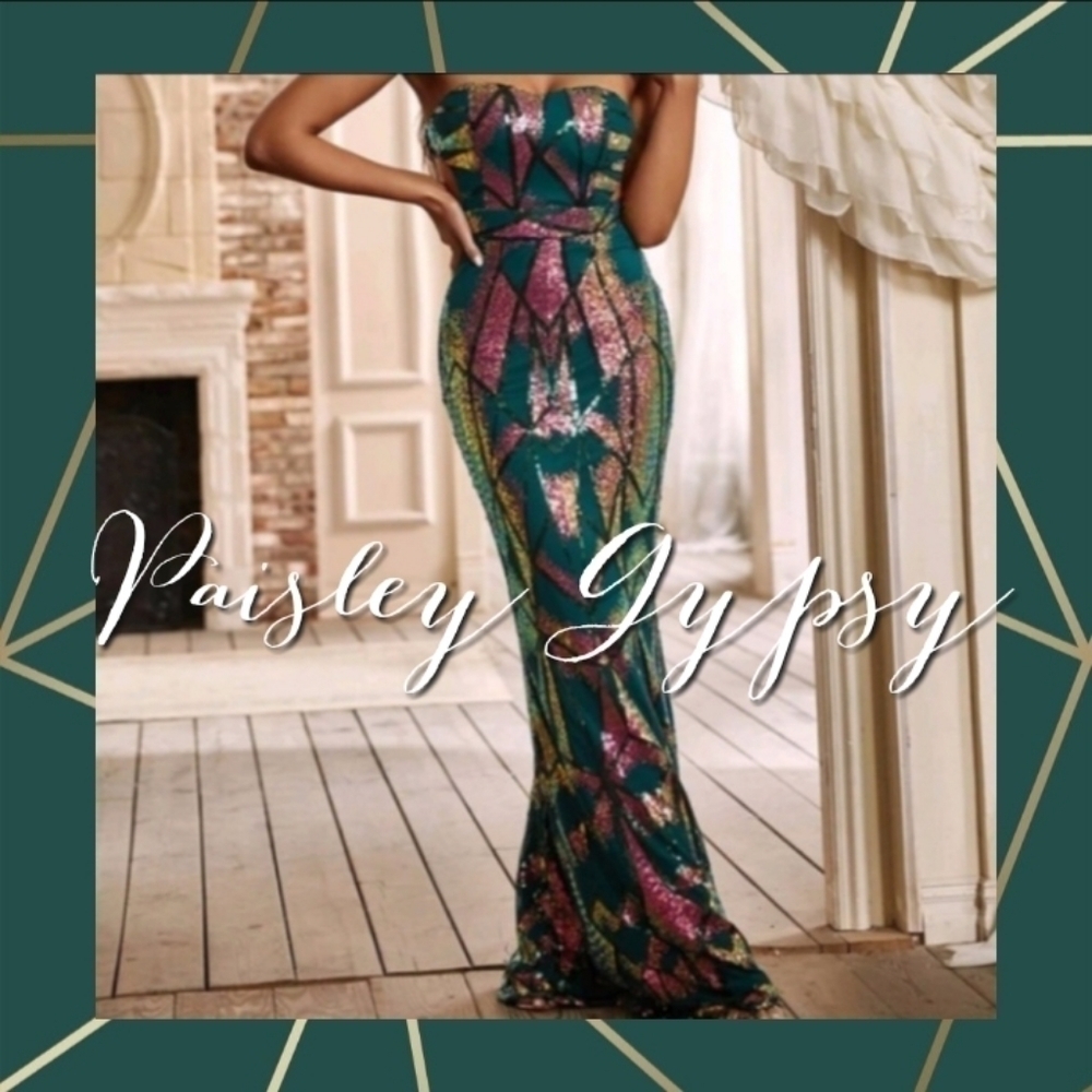 Stunning Strapless Geometric Print Mermaid Gown with Cut Out Feature o…